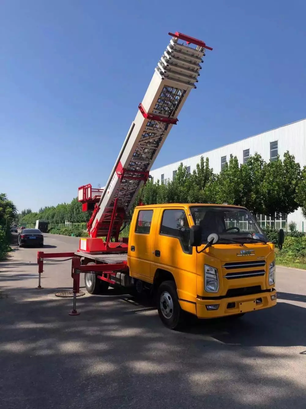 安居附近的云梯车出租服务：轻松解决高空作业需求