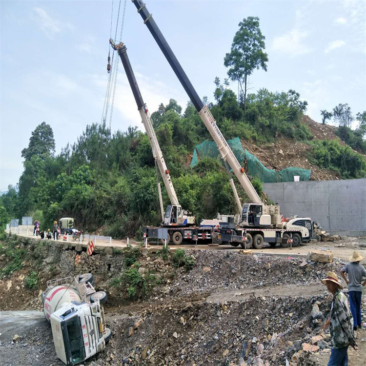 安居汽车掉沟里叫吊车救援要多少钱
